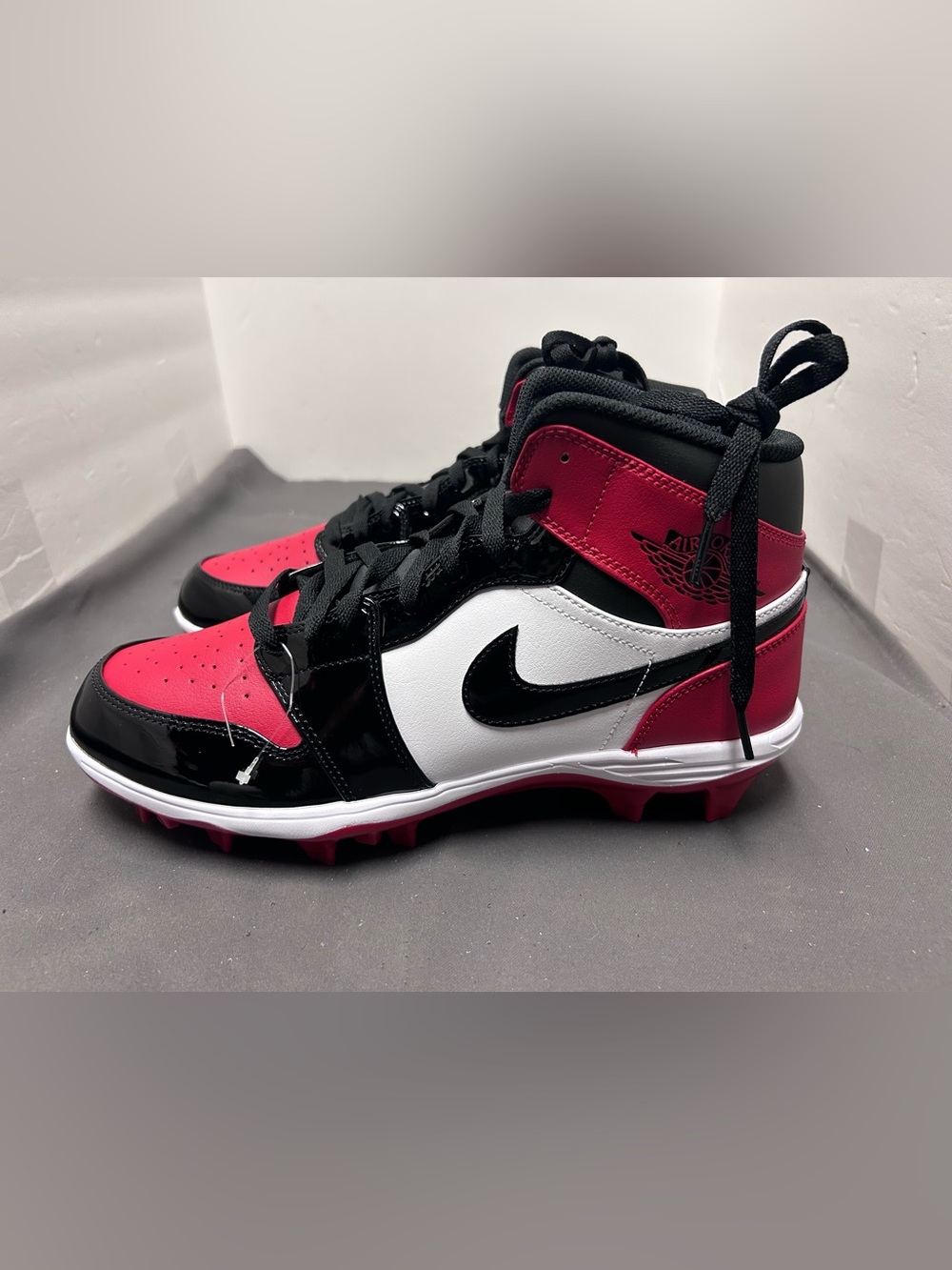 Nike Jordan 1 Men Size 11 Mid Football Cleats Patent Leather Bred FJ6805-601 New